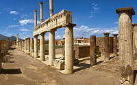DAILY TRANSFER FROM NAPLES TO POMPEII RUINS